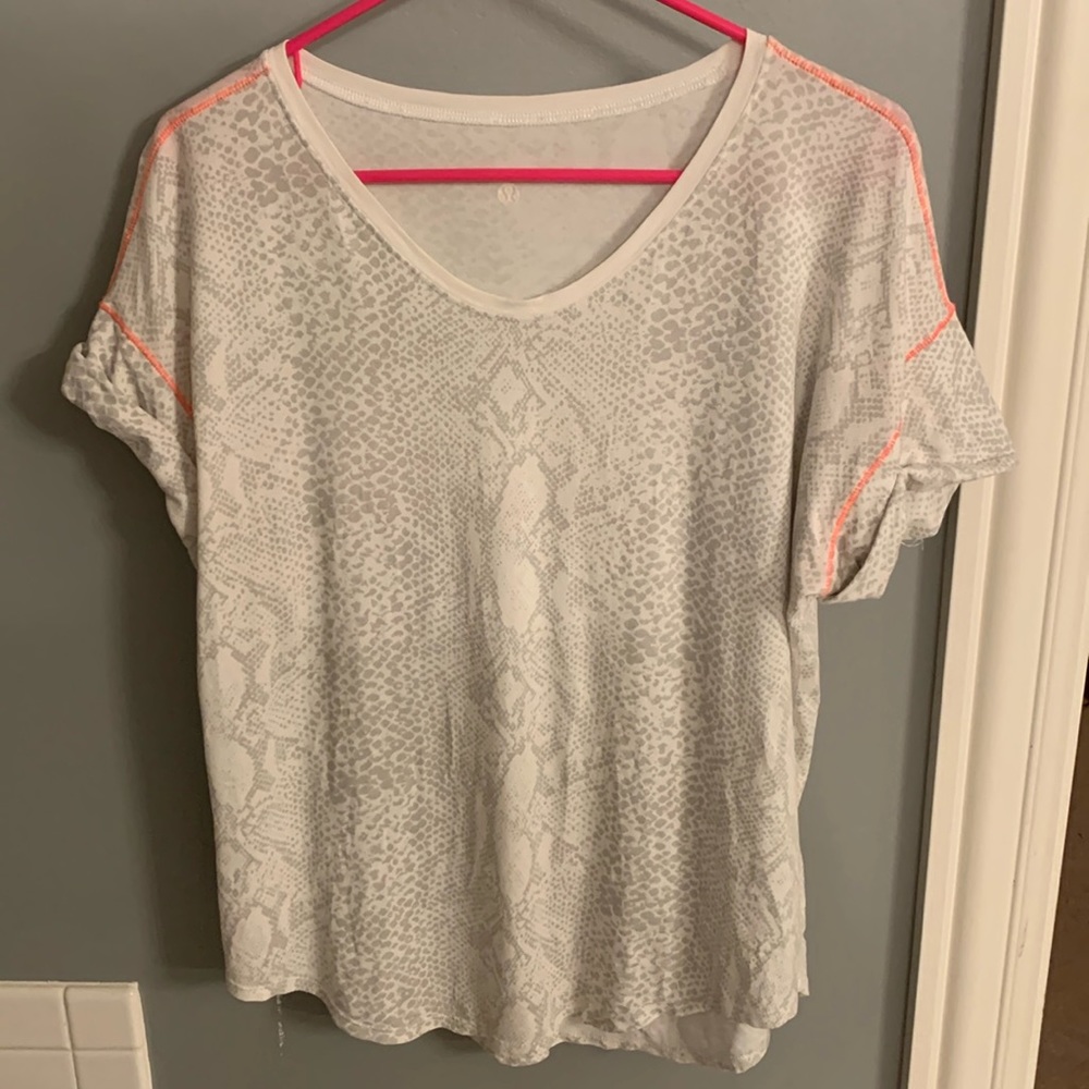 Lululemon size L vneck top
